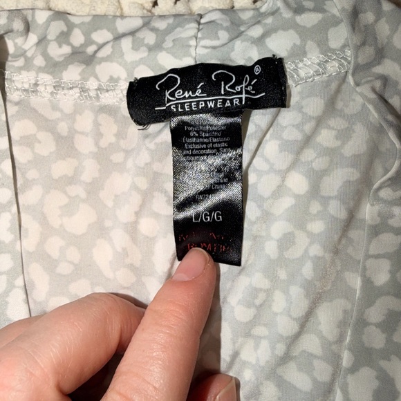 Rene Rofe Gray Leopard Print Robe - Picture 3 of 4